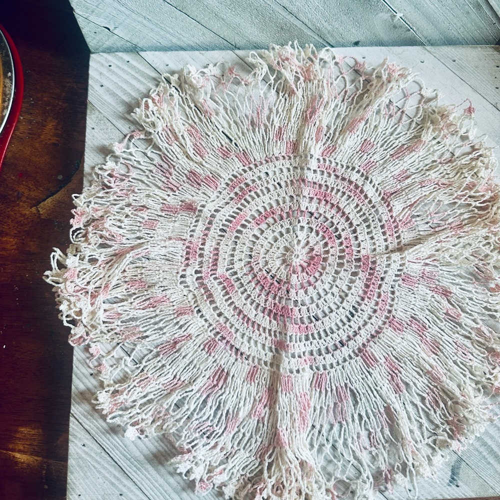 Vintage Handmade Crochet Doily Pink White Cotton Lace Round Fringe 11 Inch - Picture 1 of 3
